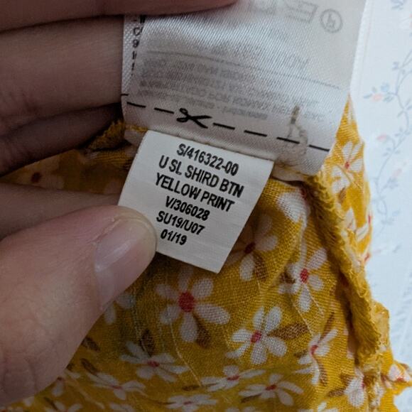 Old Navy Blouse Women's Size Large Yellow Floral Spring Easter - Picture 4 of 6